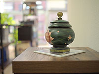 東南アジア風紅茶壺のアップ写真